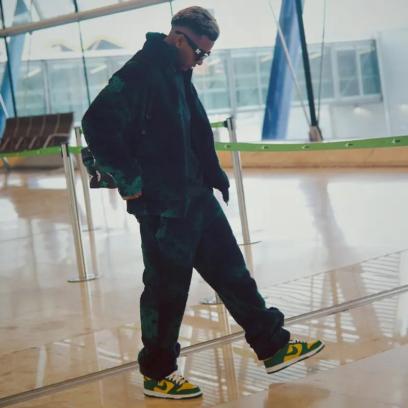 Rodrygo outfit in Louis Vuitton, Nike, and Off-White, 2022