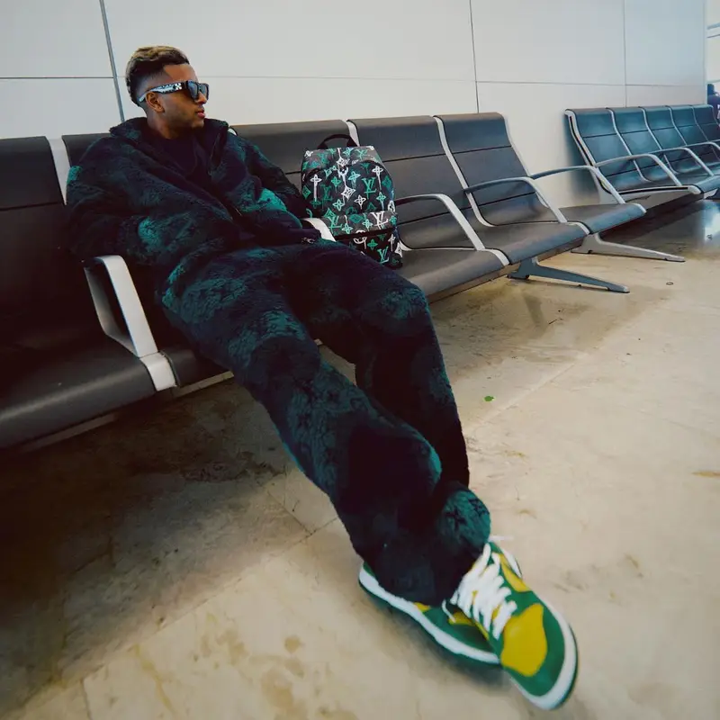 Rodrygo outfit in Louis Vuitton, Nike, and Off-White, 2022