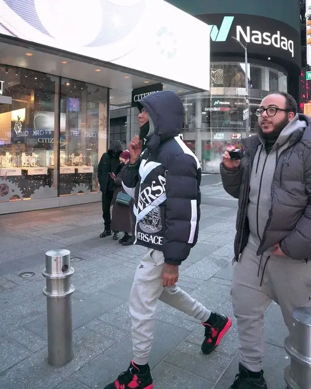 Digga D outfit in Versace, Nike, and Jordan, 2022