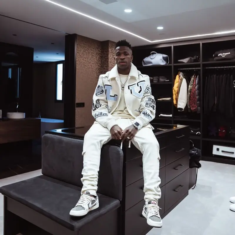Vinicius Jr outfit in Louis Vuitton, Balenciaga, and Nike, 2022