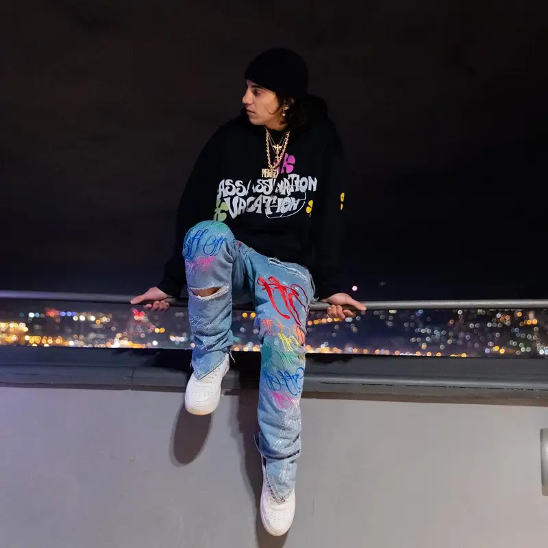 Tedua outfit in Drake Merch, Off-White, and Nike, 2020