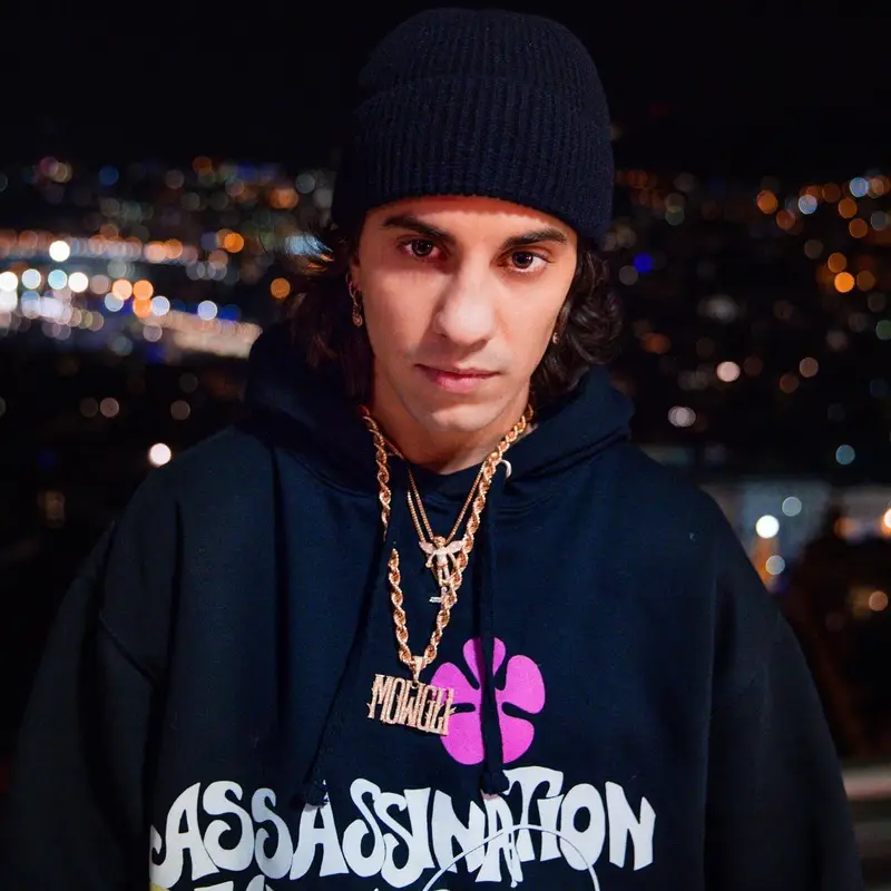 Tedua outfit in Drake Merch, Off-White, and Nike, 2020