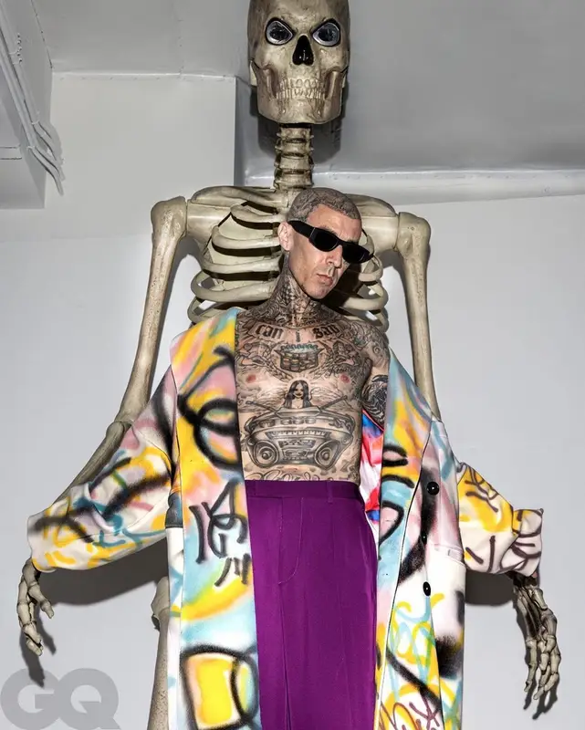 Travis Barker outfit in Versace and Thierry Lasry, 2022