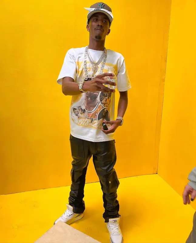 King Combs outfit in Do Not Disturb., Hizxhierz, and New Era, 2022