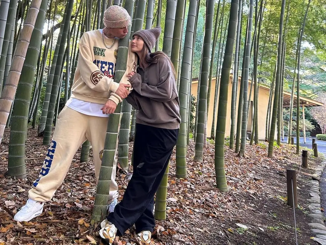 Justin Bieber outfit in Cherry and Nike, 2022