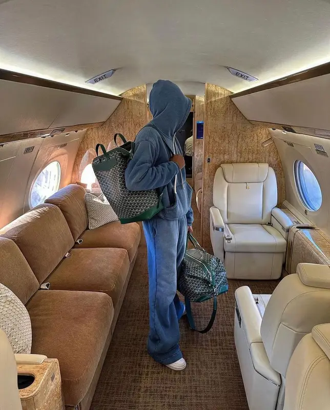 Lil Baby outfit in Cout De La Liberte and Nike, 2022