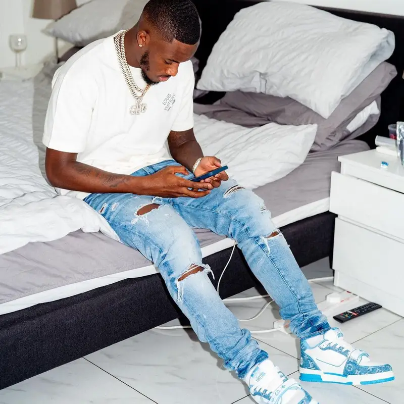Callum Hudson-Odoi outfit in Louis Vuitton and Amiri, 2022