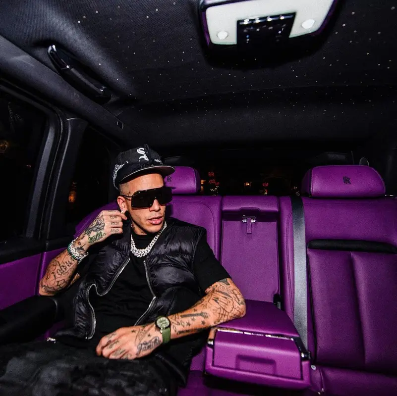 Sfera Ebbasta outfit in Rick Owens and New Era, 2022