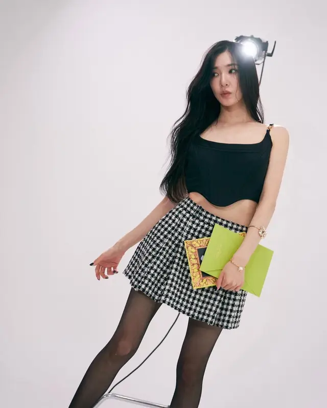 Tiffany Young outfit in Versace and Roger Vivier, 2022
