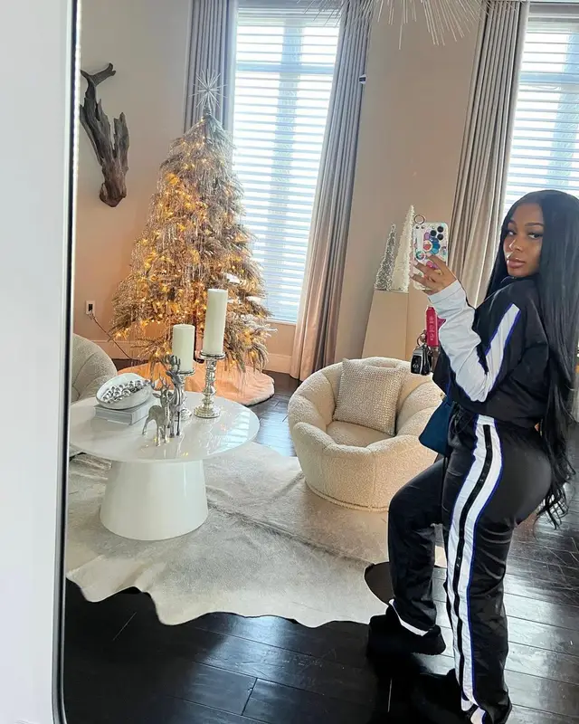 Jayda Wayda outfit in Waydamin, Hermes, and Ugg, 2022