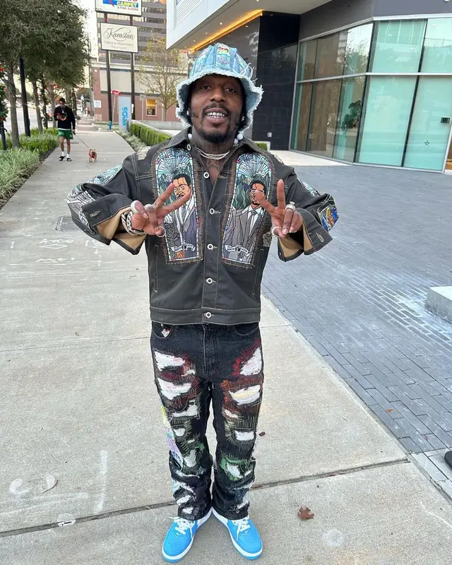 Sauce Walka outfit in Barriers, Nike, and Who Decides War, 2022