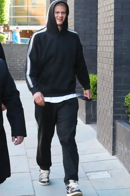 Erling Haaland outfit in Supreme, Nike, and Stone Island, 2022