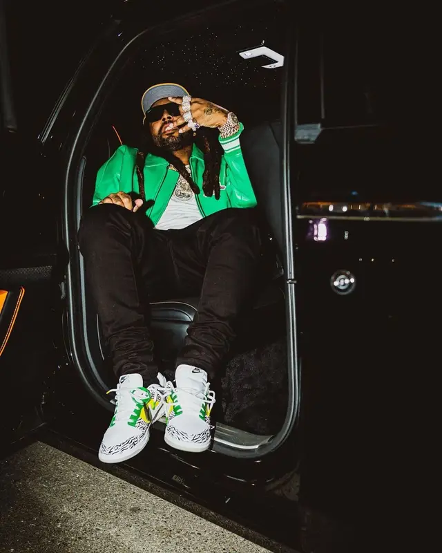Icewear Vezzo outfit in Avirex, Amiri, and Ray-Ban, 2022
