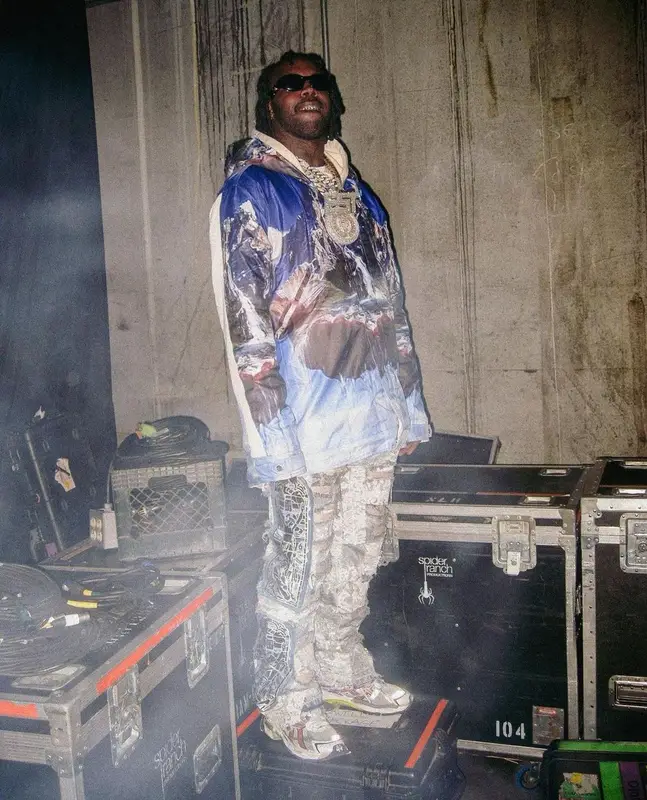 EST Gee outfit in Who Decides War, Balenciaga, and Versace, 2022