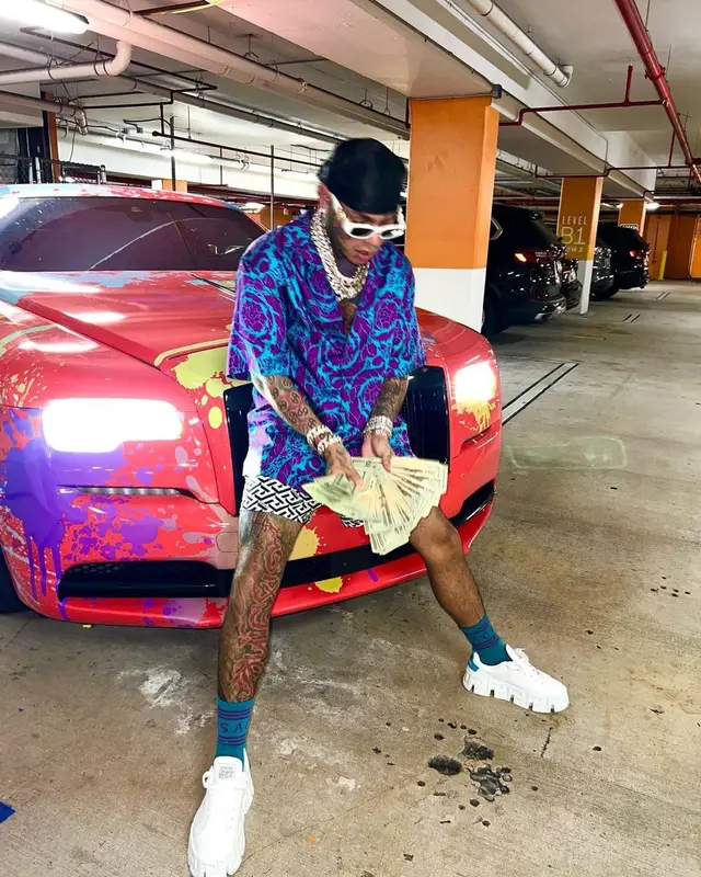 6ix9ine outfit in Versace, 2022