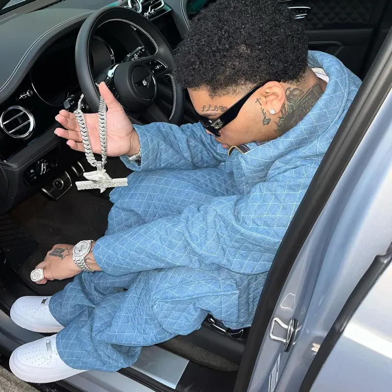No Cap outfit in Nike and The Vision Clothing Co., 2022