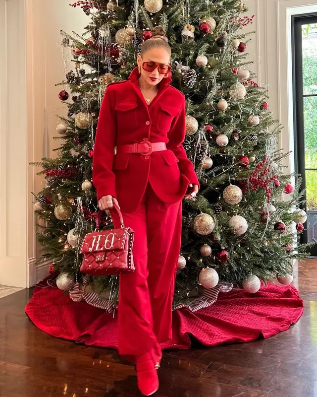 Jennifer Lopez outfit in Valentino Garavani, Amavii, and Jennifer Lopez Merch, 2022