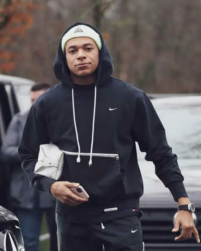 Kylian Mbappe outfit in Goyard and Nike, 2022