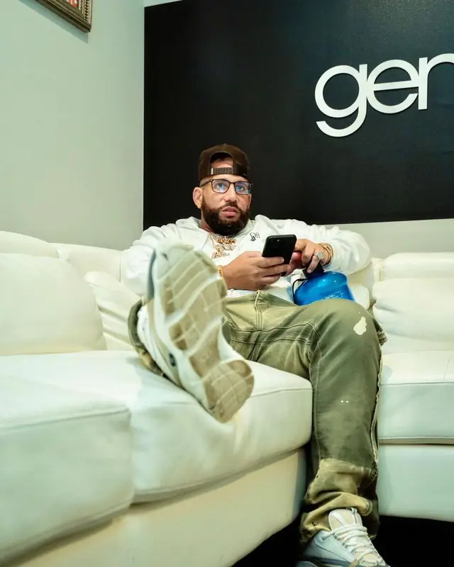 DJ Drama outfit in Off-White, Gallery Dept., and Amiri, 2022