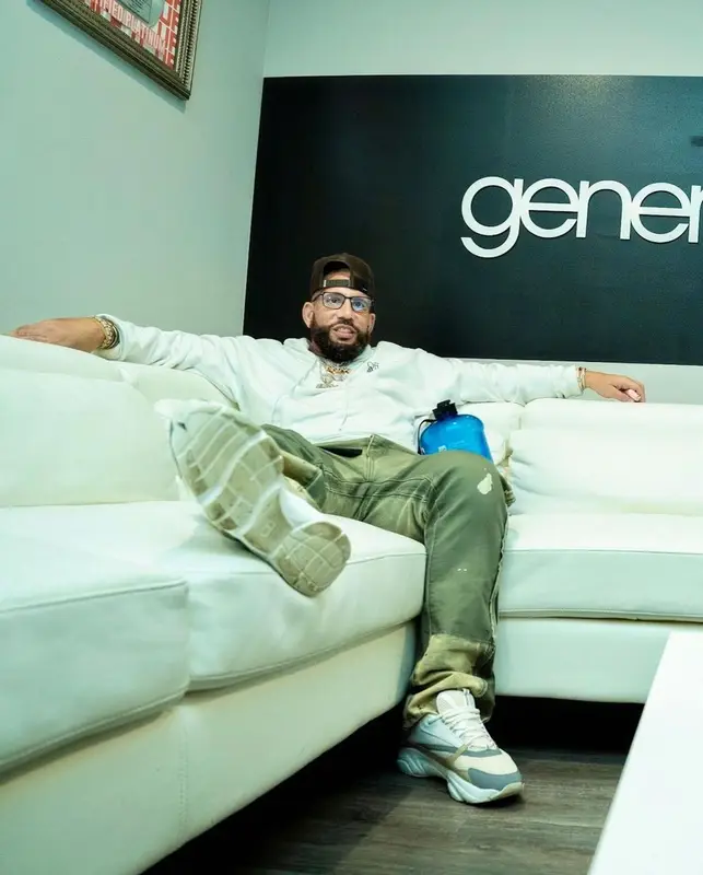 DJ Drama outfit in Off-White, Gallery Dept., and Amiri, 2022