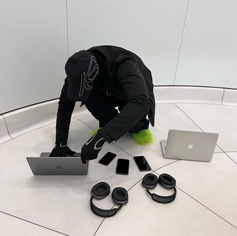 fourfive outfit in Grimywrld and iseder , 2022