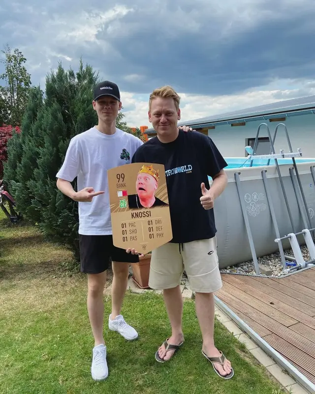 Sascha Hellinger outfit in Palace, Nike, and Mitchell & Ness, 2020