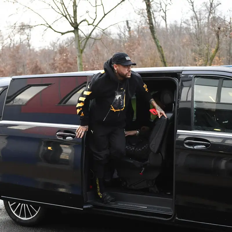 Neymar outfit in Off-White, Puma, and Suicoke, 2022