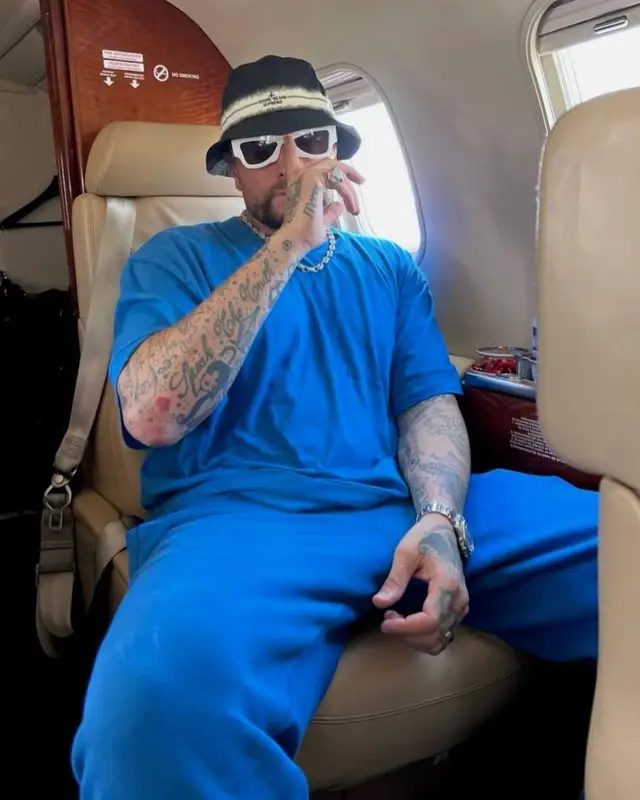 Gue outfit in Off-White, Supreme, and Stone Island, 2022