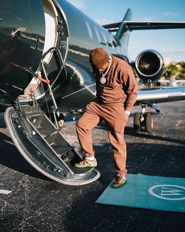 Fredo Bang outfit in Nike, Market, and De La Soul, 2022