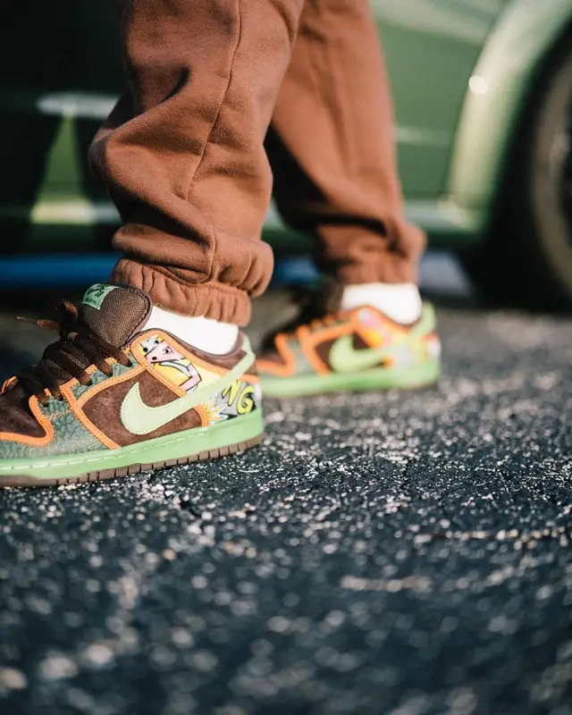 Fredo Bang outfit in Nike, Market, and De La Soul, 2022