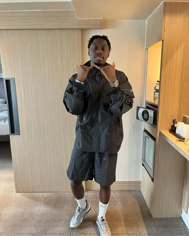 Tiakola outfit in Nike and Off-White, 2022