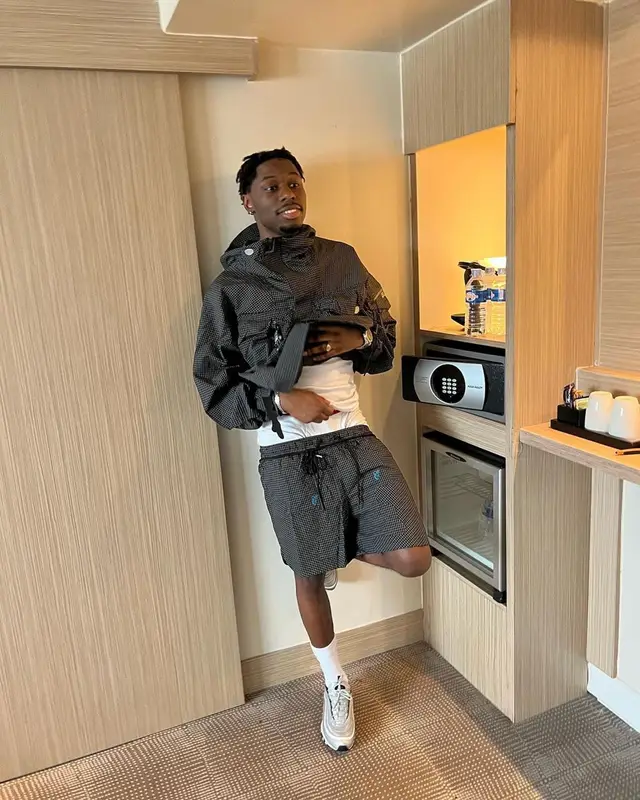 Tiakola outfit in Nike and Off-White, 2022