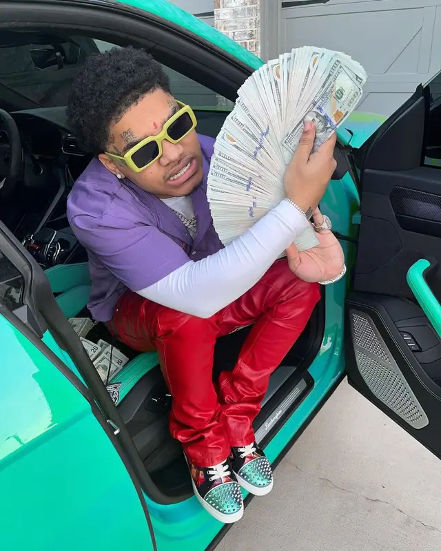 No Cap outfit in Christian Louboutin and The Vision Clothing Co., 2022
