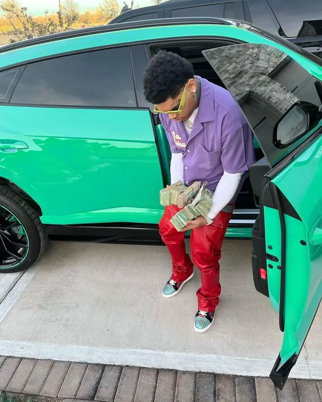 No Cap outfit in Christian Louboutin and The Vision Clothing Co., 2022