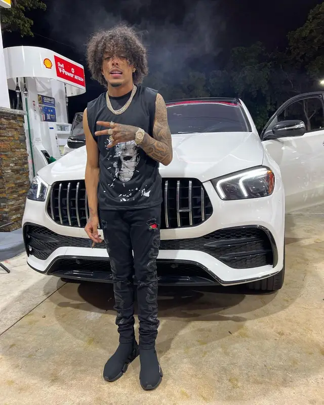 King Cid outfit in Rwrld clothing, Balenciaga, and 5ive Studios, 2022
