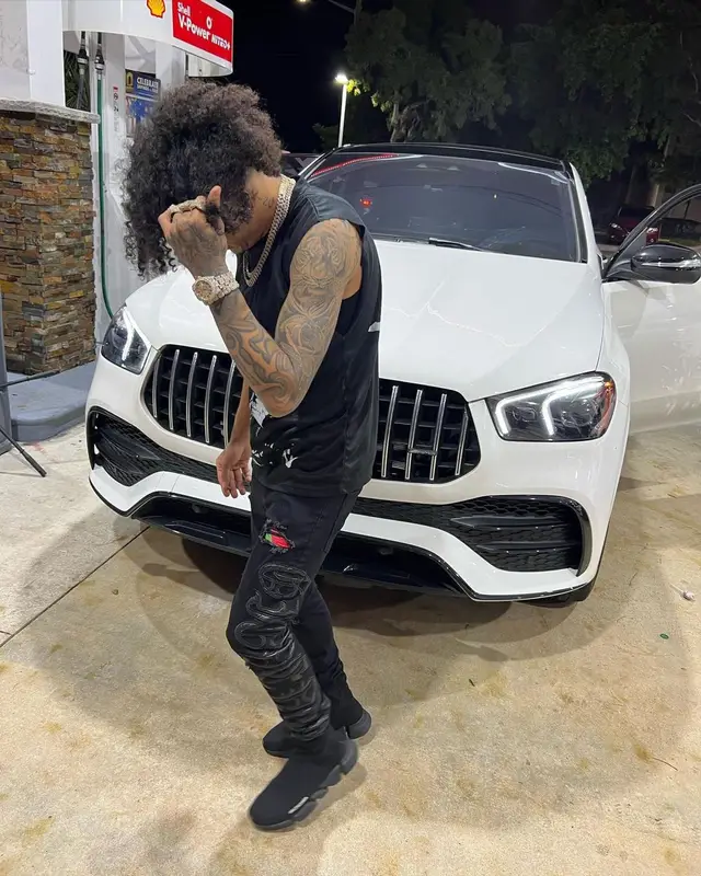 King Cid outfit in Rwrld clothing, Balenciaga, and 5ive Studios, 2022