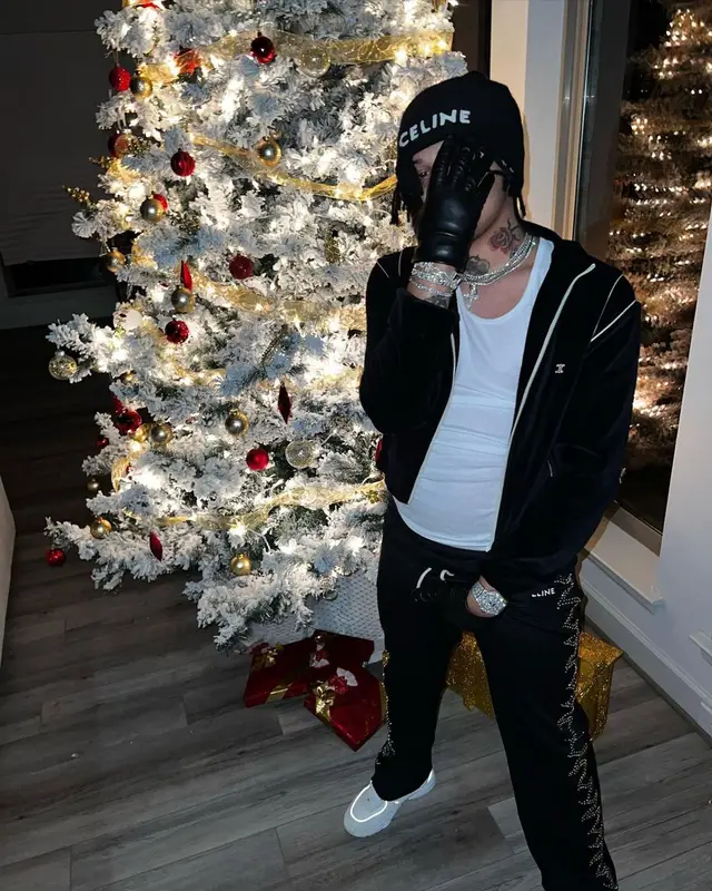 Summrs outfit in Chanel and Celine, 2022