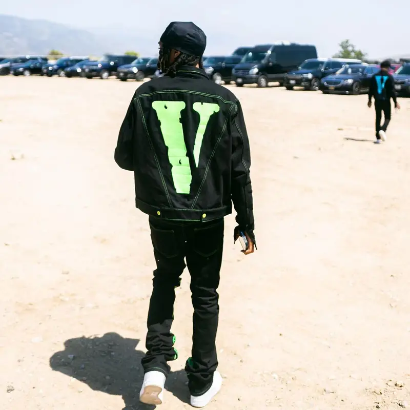 Homixide Meechie outfit in Vlone and Nike, 2022