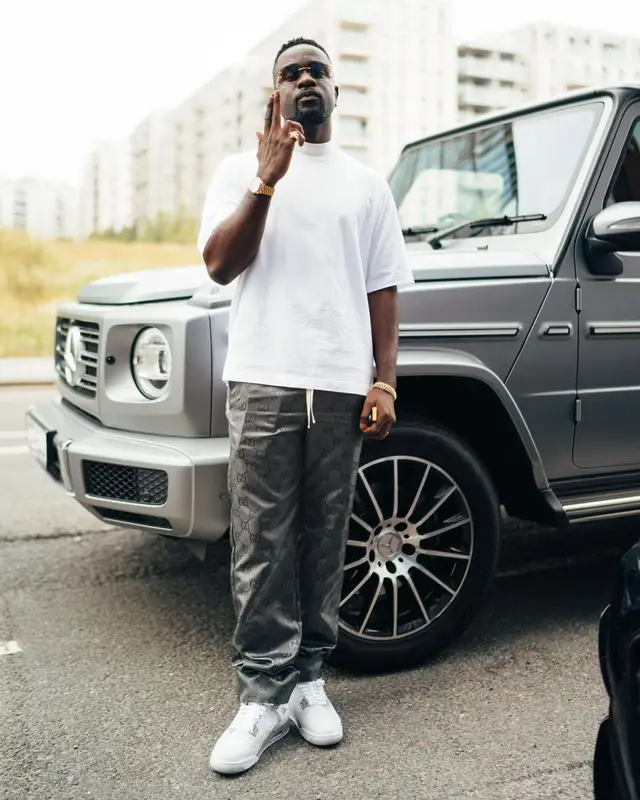 Sarkodie outfit in Gucci, Jordan, and Cartier, 2021