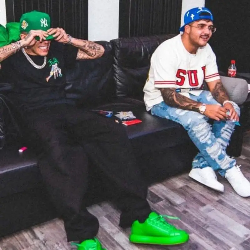 Sfera Ebbasta outfit in JW Anderson, Bottega Veneta, and New Era, 2023