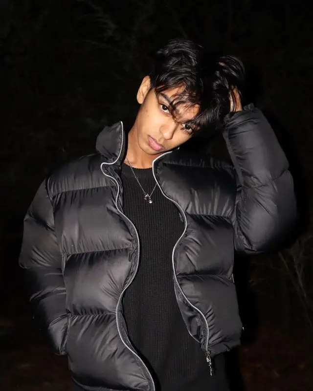 Yung Fazo outfit in Round Da Globe, 2023
