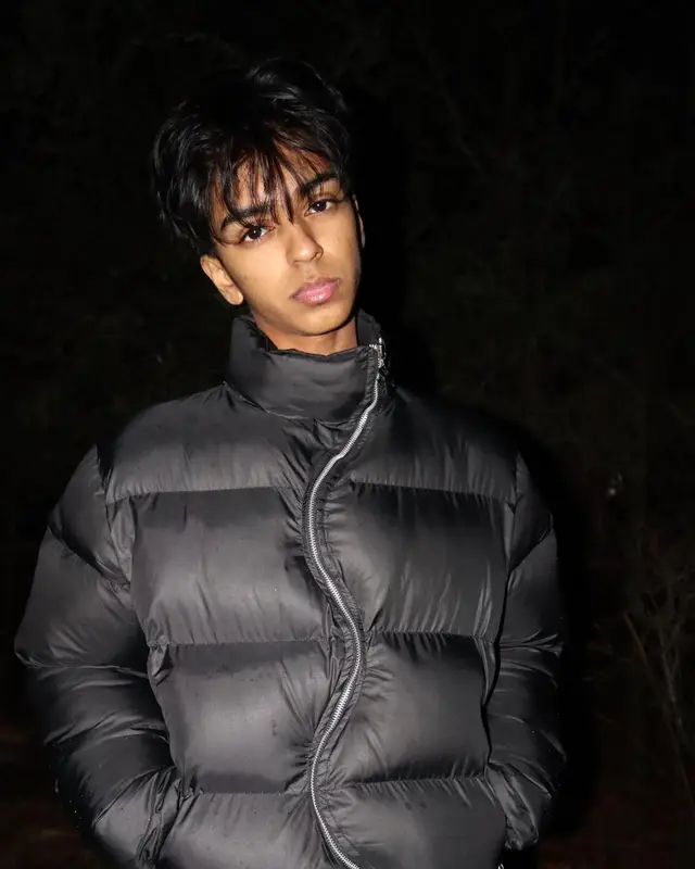 Yung Fazo outfit in Round Da Globe, 2023