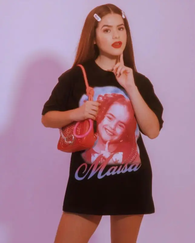 Maisa Silva outfit in Aged, 2022