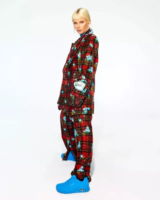 Valentina Zenere outfit in Tommy Hilfiger, Richard Quinn, and Skechers, 2022