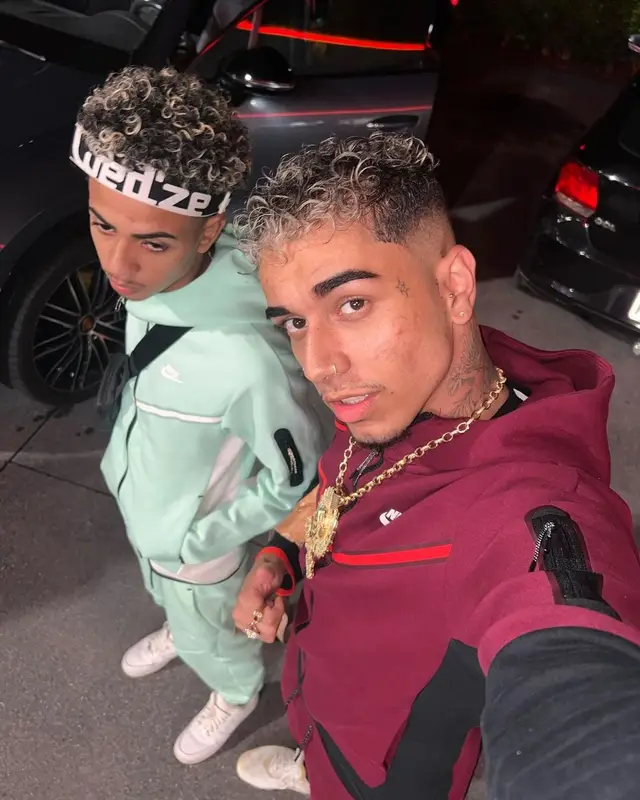 Veigh outfit in Nike and Off-White, 2023