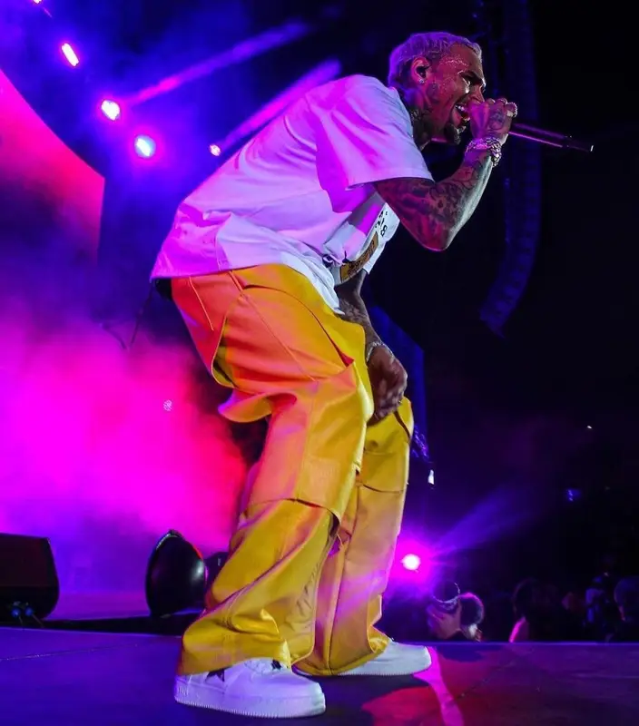 Chris Brown outfit in Che By Che, 2022