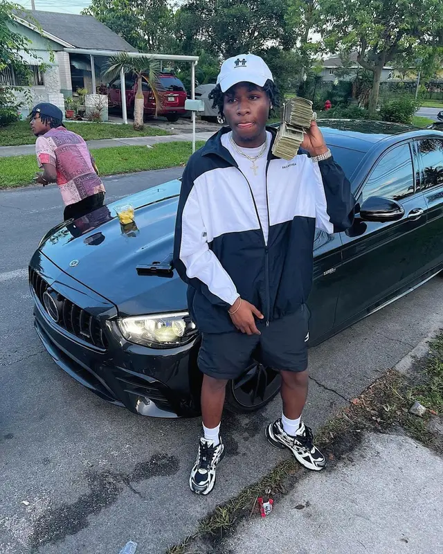 Guapo outfit in Balenciaga, 2022