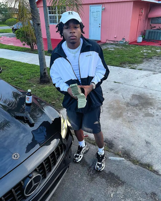 Guapo outfit in Balenciaga, 2022