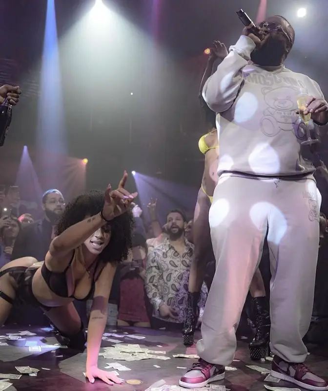 Rick Ross outfit in Moschino and Nike, 2023
