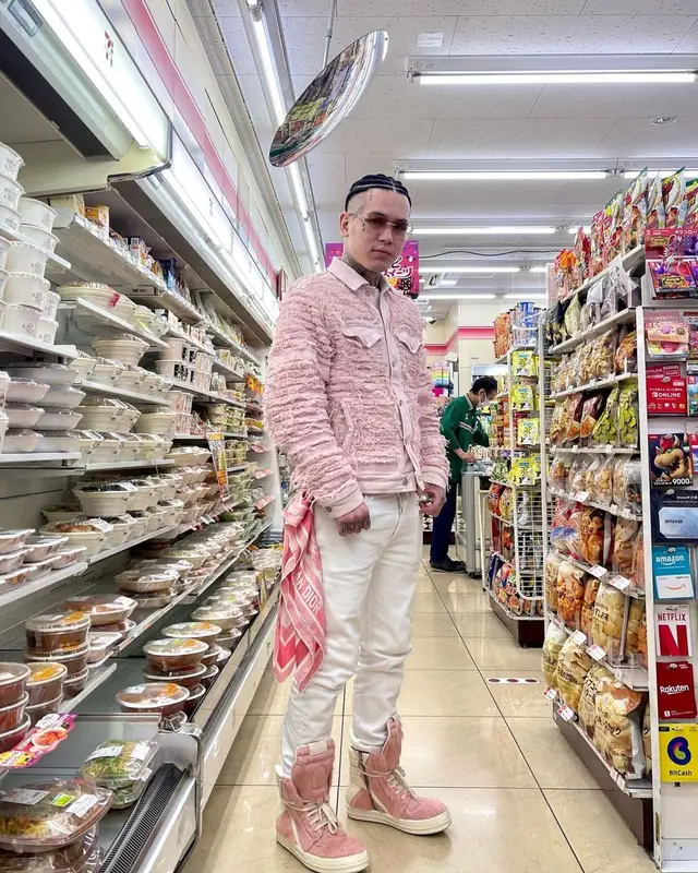 Yzerr outfit in 1017 Alyx 9SM, Cartier, and Dior, 2022